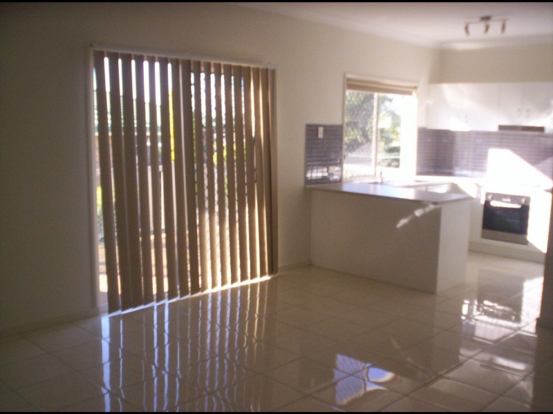 1/140 DRAGON STREET, Warwick QLD 4370