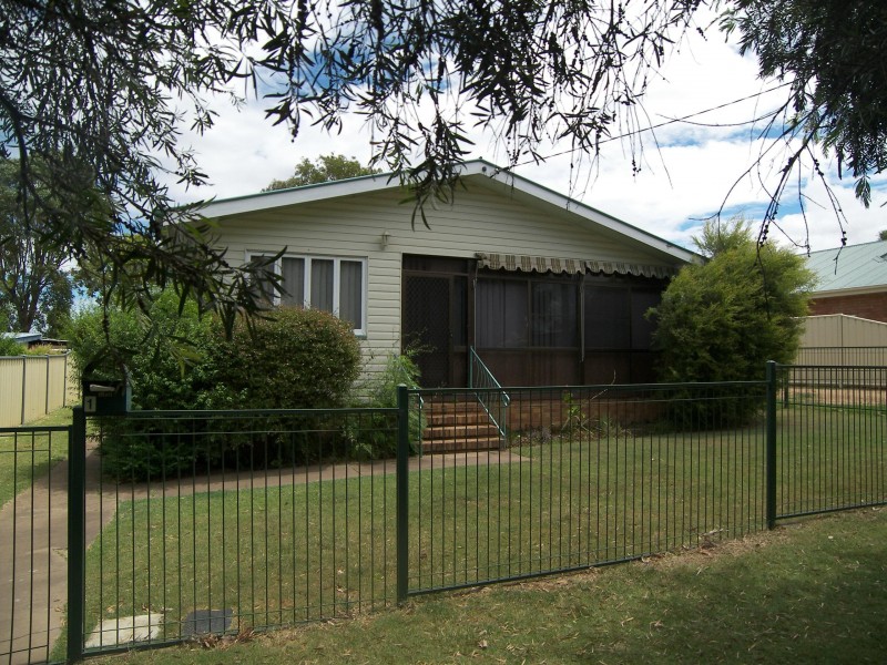 1 Gilbert Crescent, Warwick QLD 4370