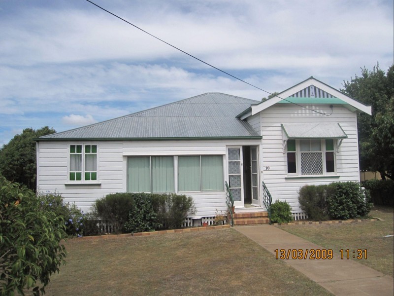 10 GLEN RD, Warwick QLD 4370