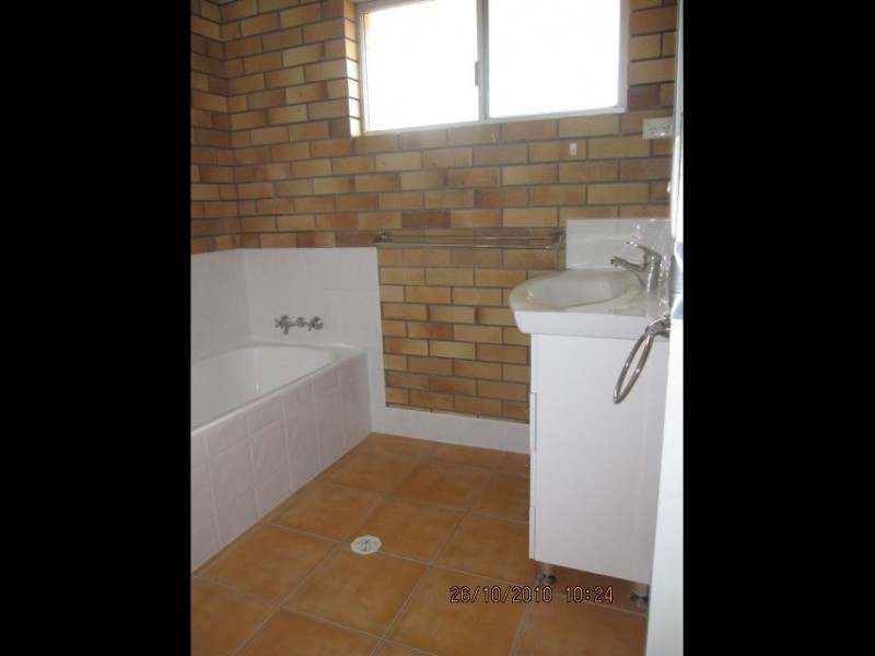 1/50 LOCKE STREET, Warwick QLD 4370