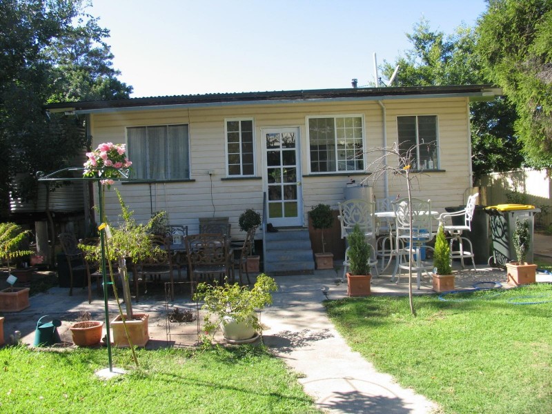 51 Stewart Avenue, Warwick QLD 4370