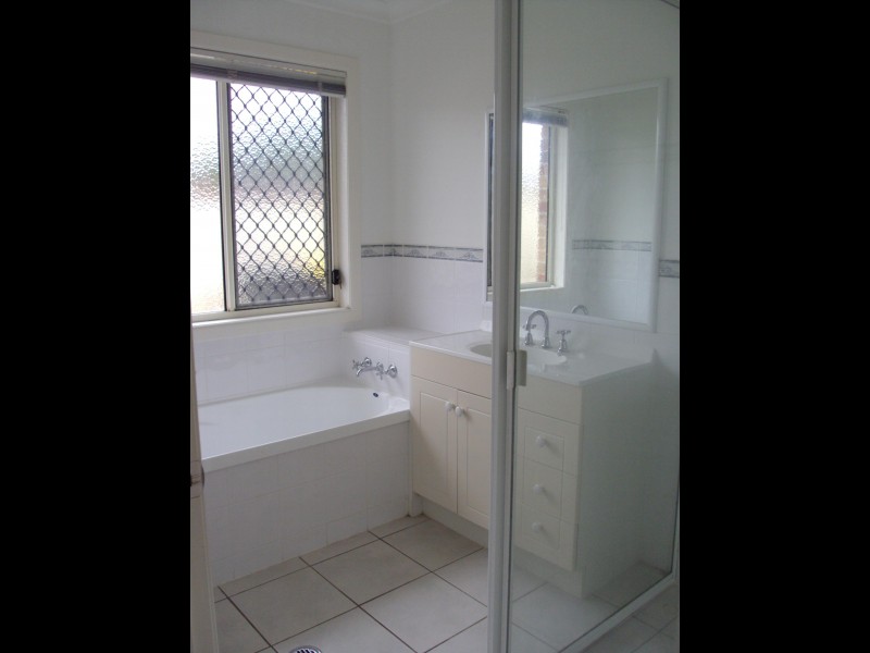 2/14 YANGAN RD, Warwick QLD 4370