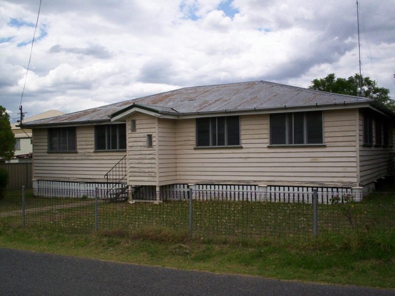 32 MYRTLE AVE, Warwick QLD 4370