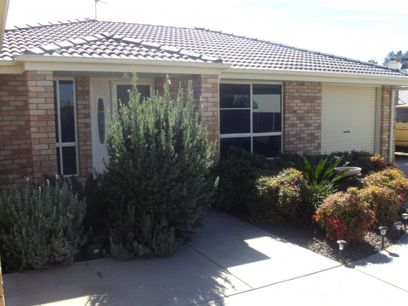 2/63 STEWART AVENUE, Warwick QLD 4370