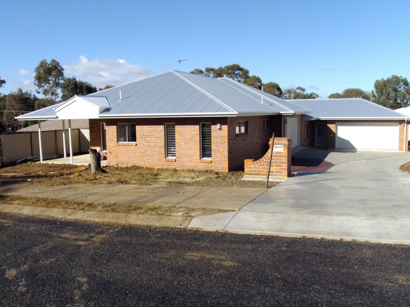 2/8 HAWKER ROAD, Warwick QLD 4370