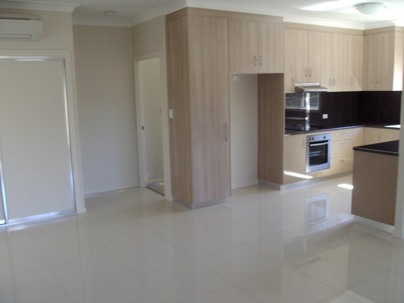 2/8 HAWKER ROAD, Warwick QLD 4370