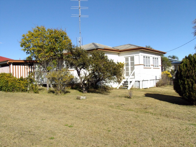 128 Wood St, Warwick QLD 4370