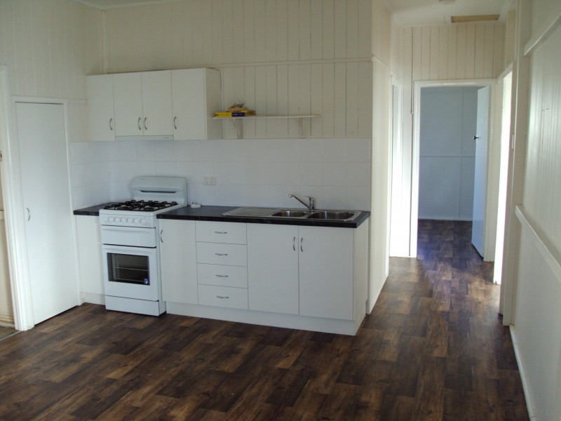 128 Wood St, Warwick QLD 4370