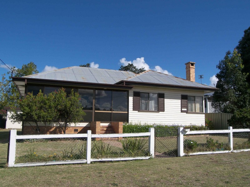 112B PRATTEN STREET, Warwick QLD 4370