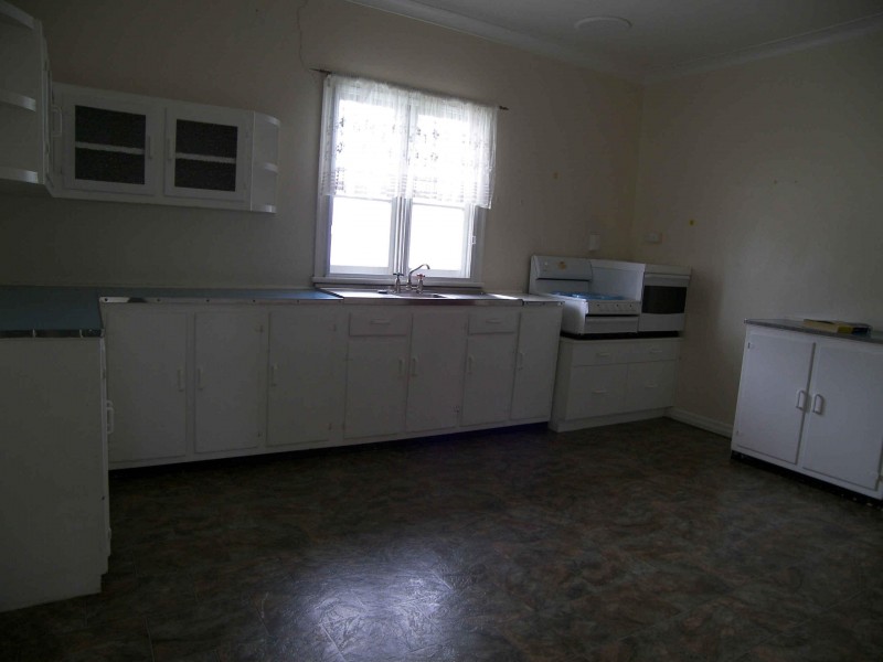 128 PRATTEN STREET, Warwick QLD 4370