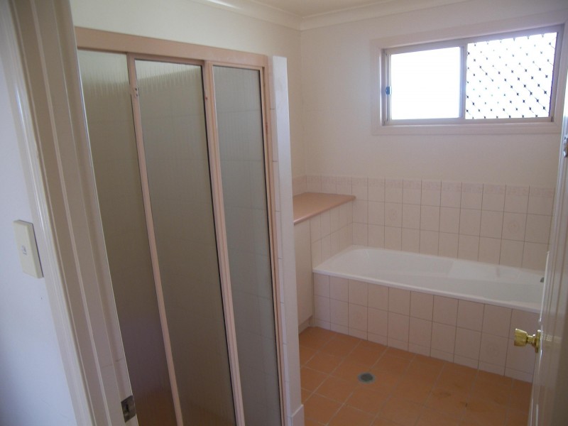 4 FLYNN DRIVE, Warwick QLD 4370
