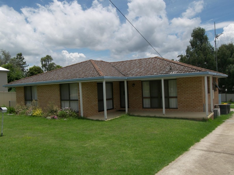 11 SCHOCH STREET, Warwick QLD 4370