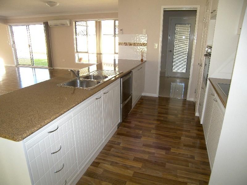 8 Floribunda Ave, Warwick QLD 4370