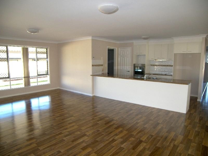 8 Floribunda Ave, Warwick QLD 4370