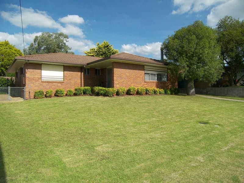 8 Schoch Street, Warwick QLD 4370