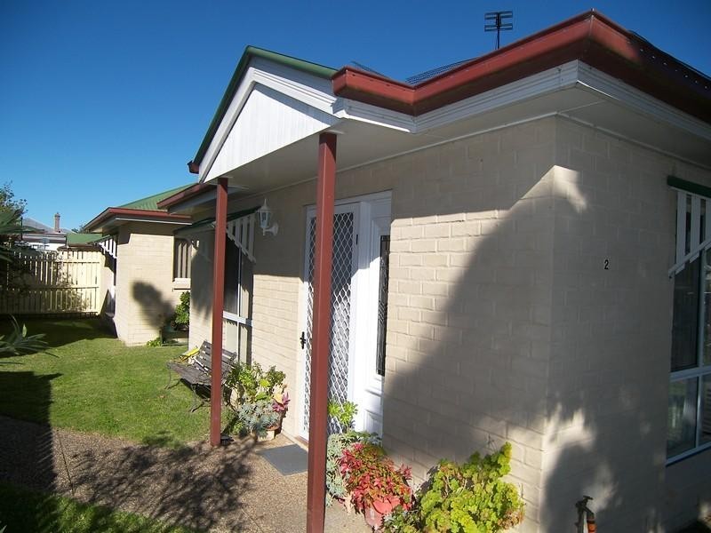 2/10 Locke Street, Warwick QLD 4370