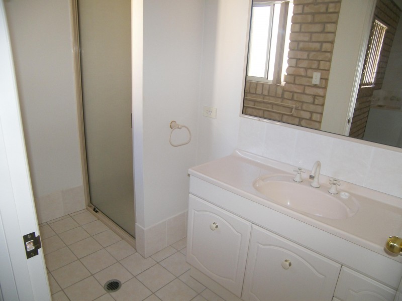 2/10 Locke Street, Warwick QLD 4370