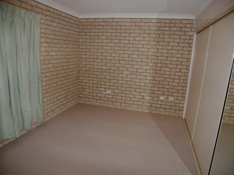 2/10 Locke Street, Warwick QLD 4370