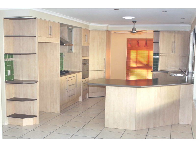 15 Eyre ave, Petrie QLD 4502