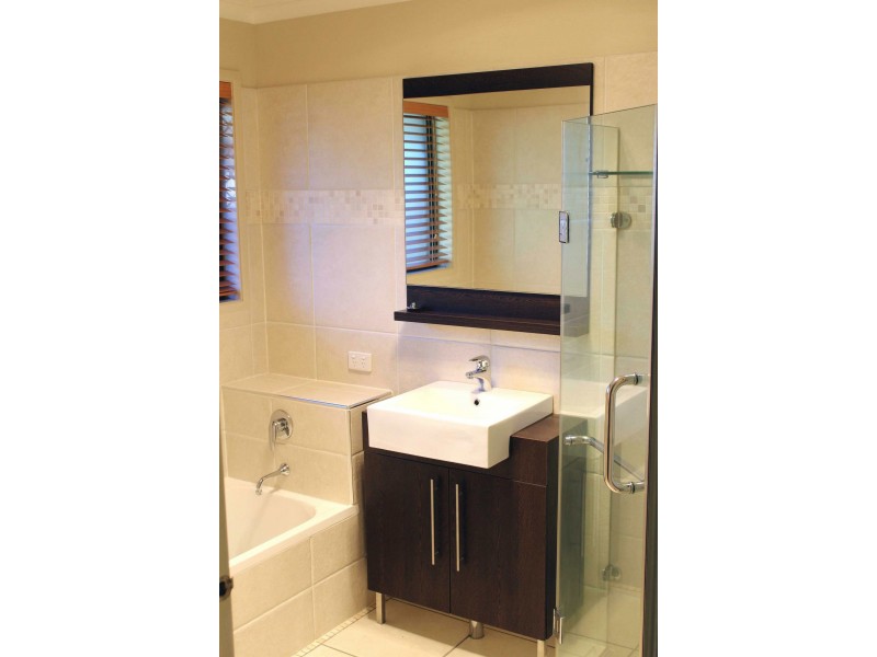 15 Eyre ave, Petrie QLD 4502