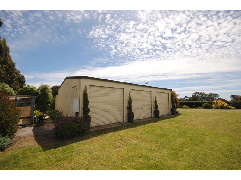 153 Caledonian Hill, Bolwarra VIC 3305