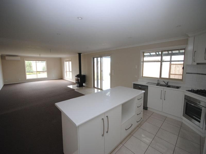 6 Aquarius Court, Portland VIC 3305
