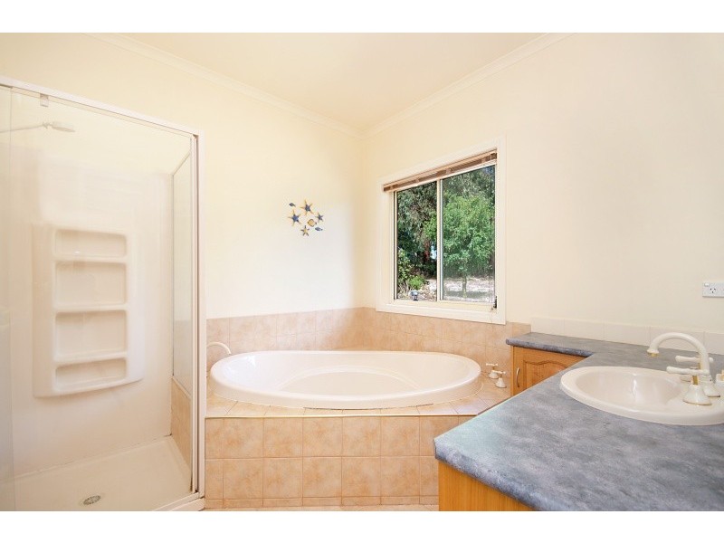 4 Bemeli Court, Bolwarra VIC 3305