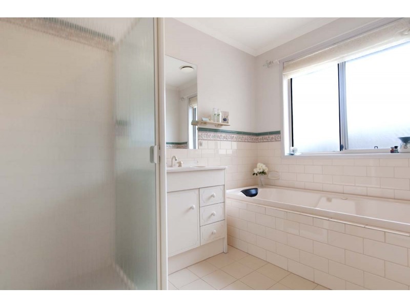 12 Adamson Court, Portland VIC 3305