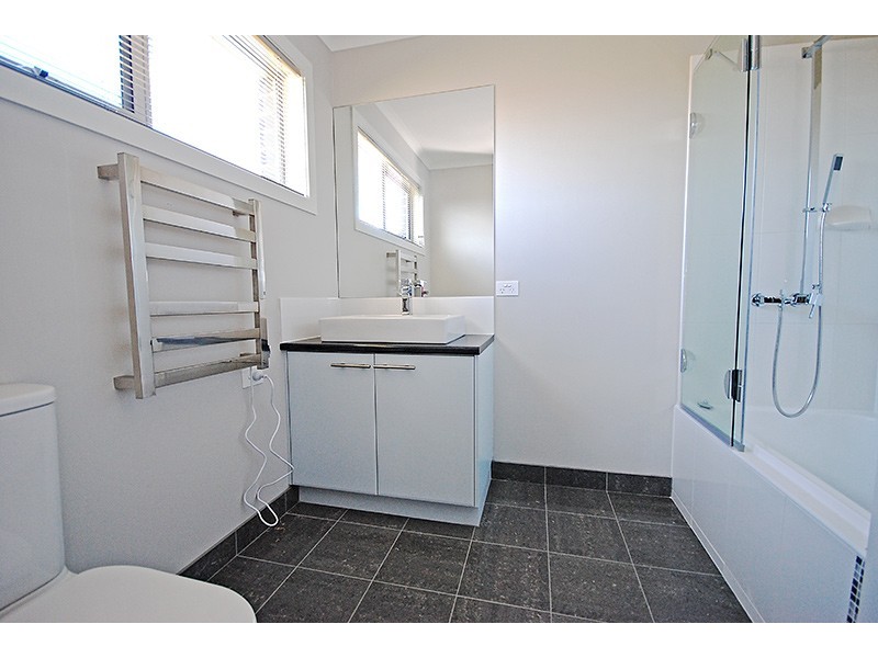 11 Madeira Close, Portland VIC 3305