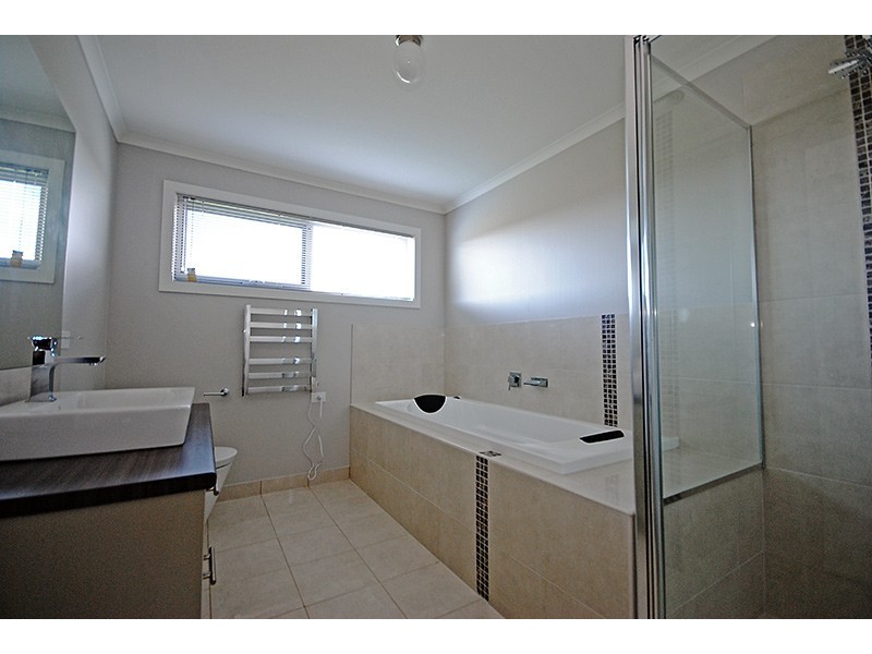11 Madeira Close, Portland VIC 3305