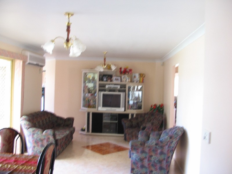 Wattle Grove NSW 2173