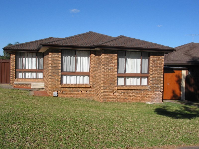 5 Biloolo, Green Valley NSW 2168