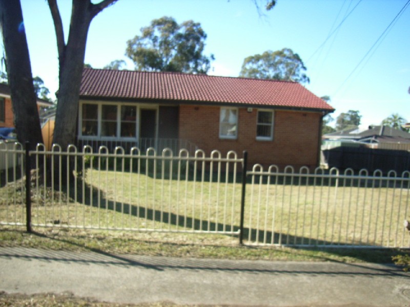 5 Dundee, Sadleir NSW 2168