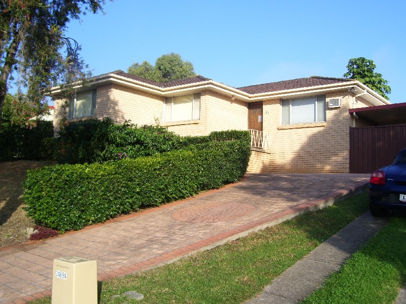 21 Salamaua Place, Glenfield NSW 2167