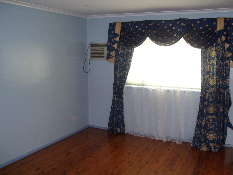 21 Salamaua Place, Glenfield NSW 2167