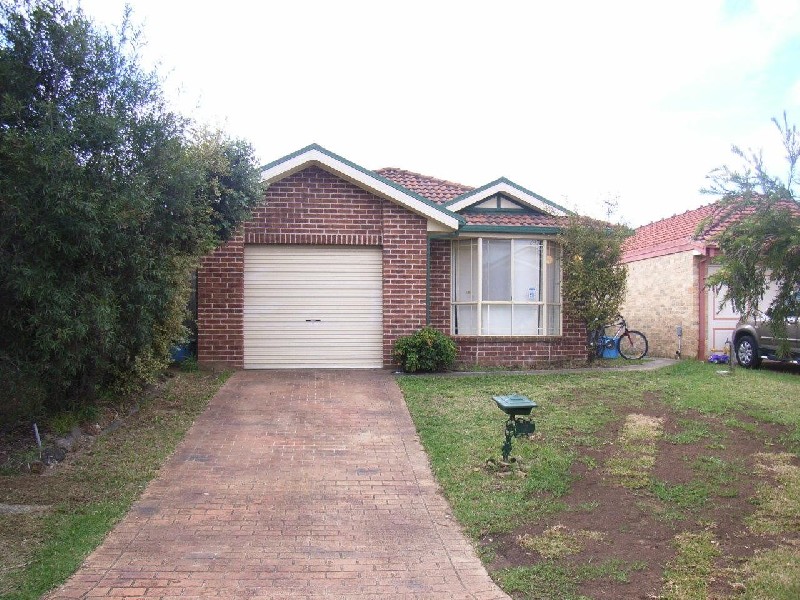 7 Stowe Court, Wattle Grove NSW 2173