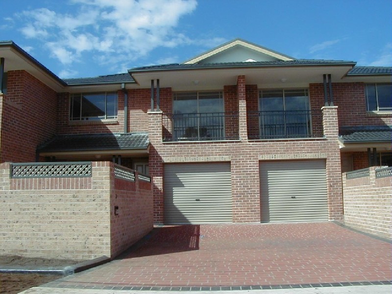 4 Myall Rd, Casula NSW 2170