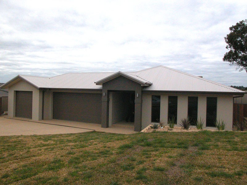 Lloyd NSW 2650