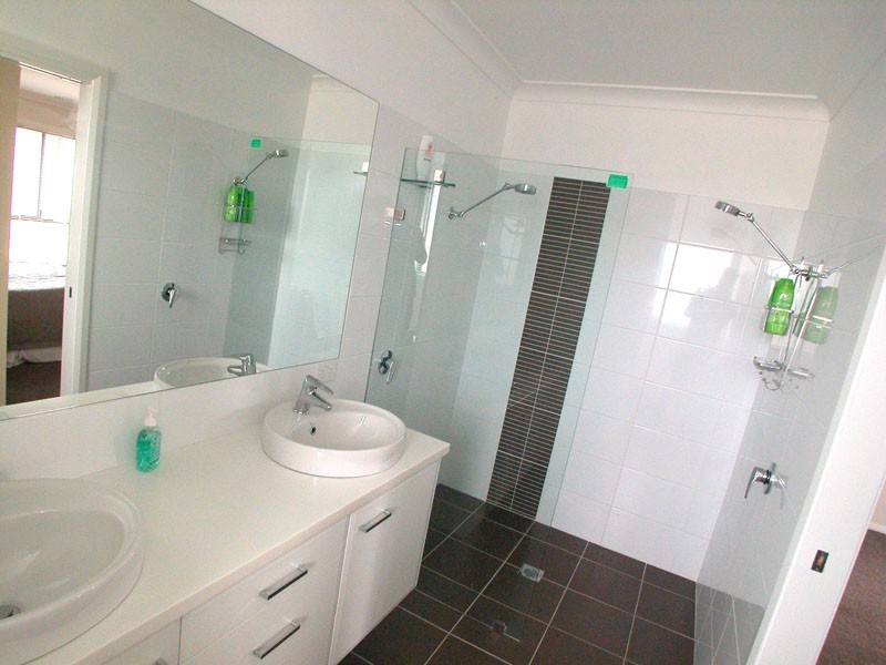 Lloyd NSW 2650