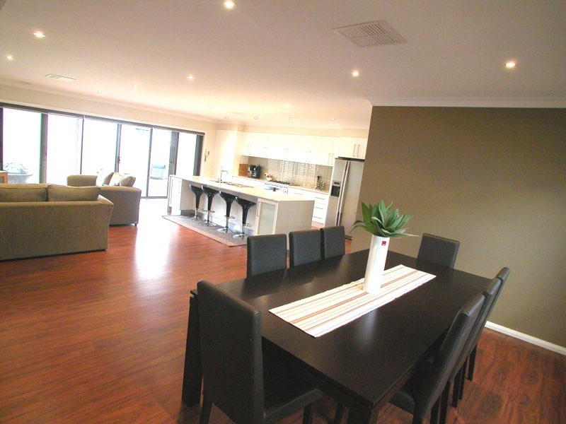 Lloyd NSW 2650