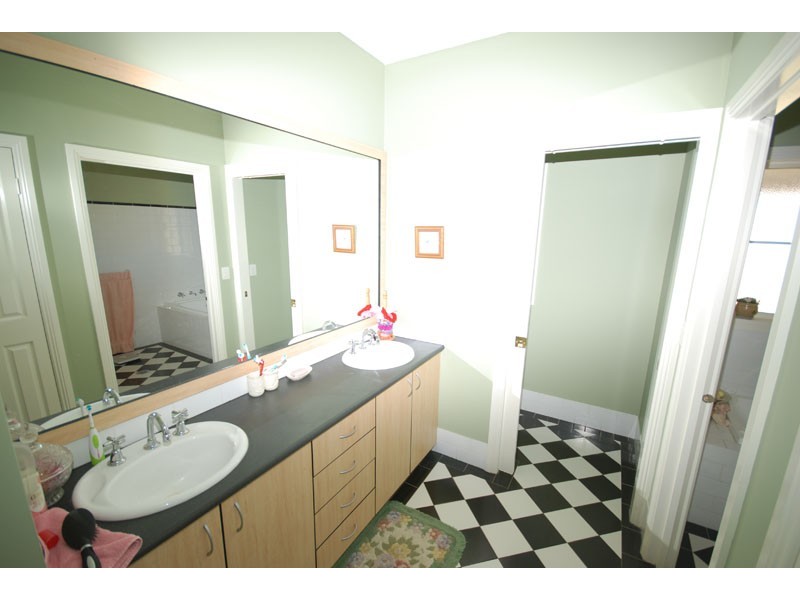 Lake Albert NSW 2650