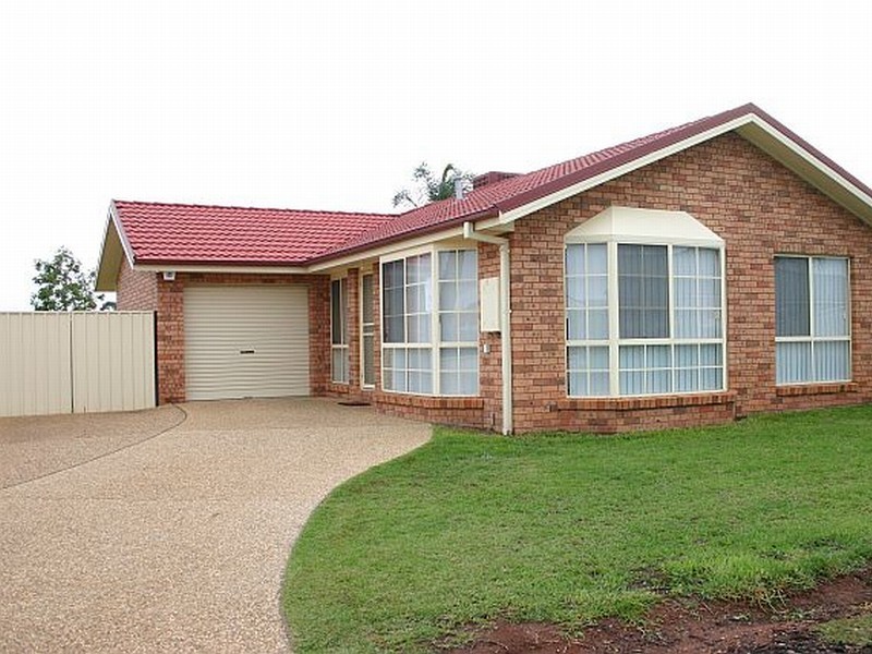 2 HOMESTEAD CRESCENT, Griffith NSW 2680