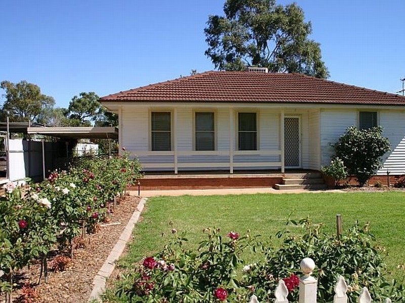 10 NOORLA STREET, Griffith NSW 2680