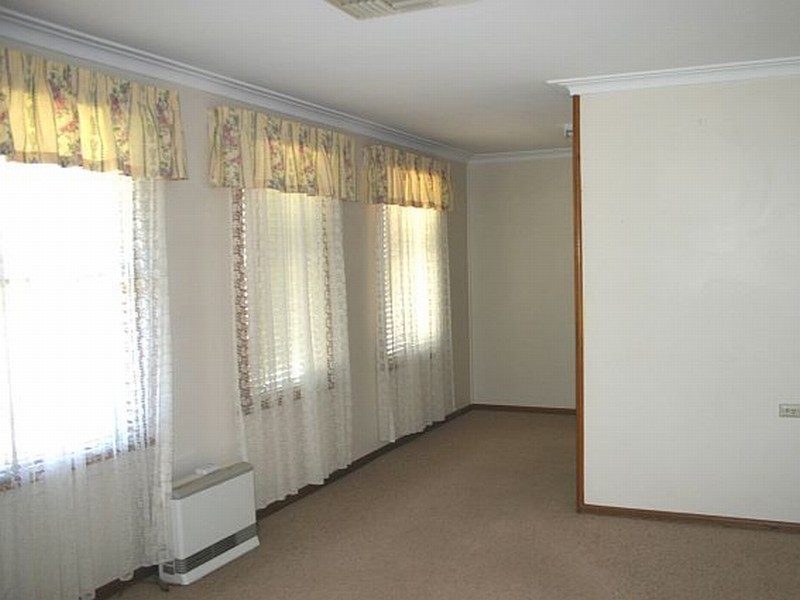 10 NOORLA STREET, Griffith NSW 2680