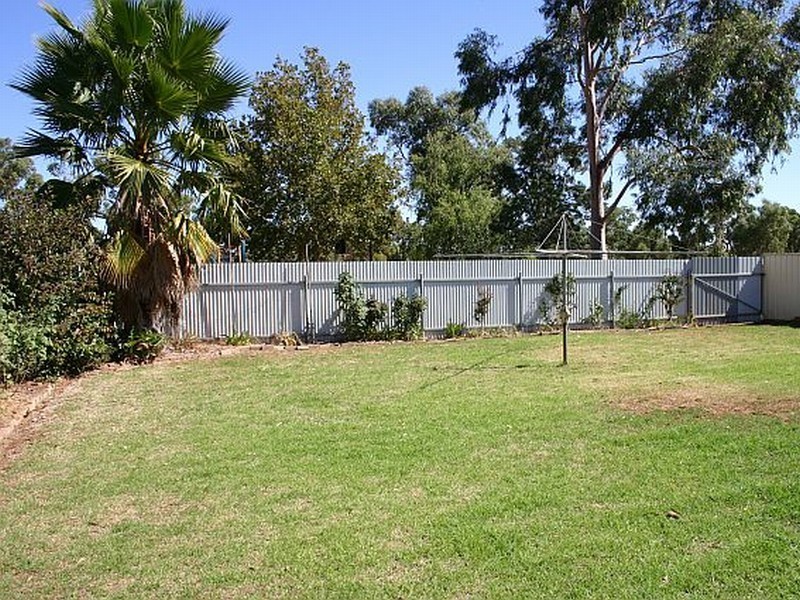 10 NOORLA STREET, Griffith NSW 2680