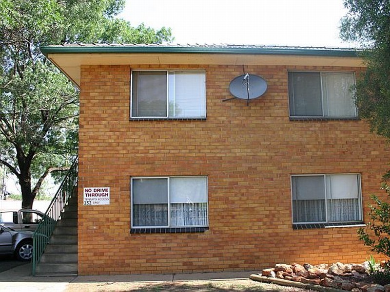 232 WAKADEN STREET, Griffith NSW 2680