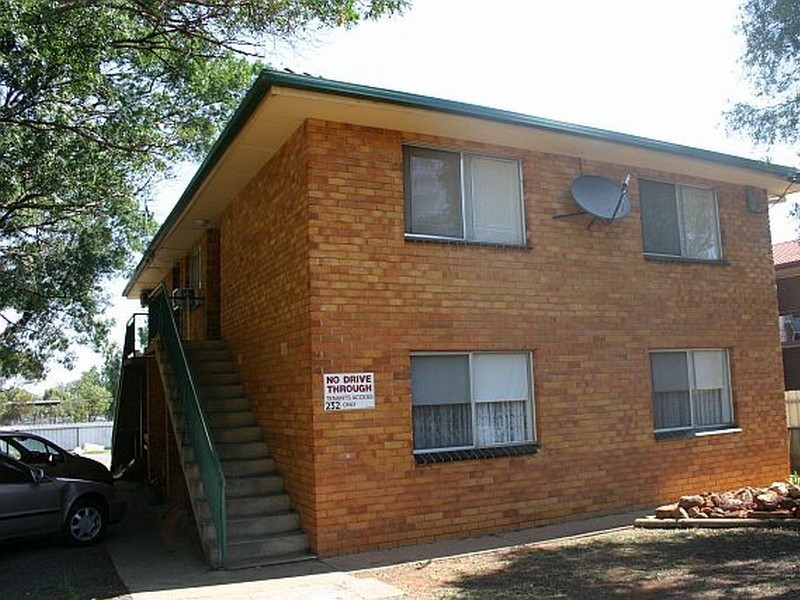 232 WAKADEN STREET, Griffith NSW 2680