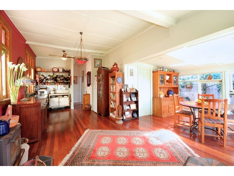 15 Griffin Road, North Curl Curl NSW 2099