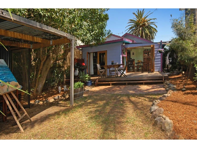 15 Griffin Road, North Curl Curl NSW 2099