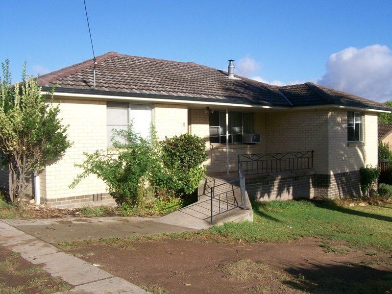 11 Mangaroo Avenue, Tumut NSW 2720